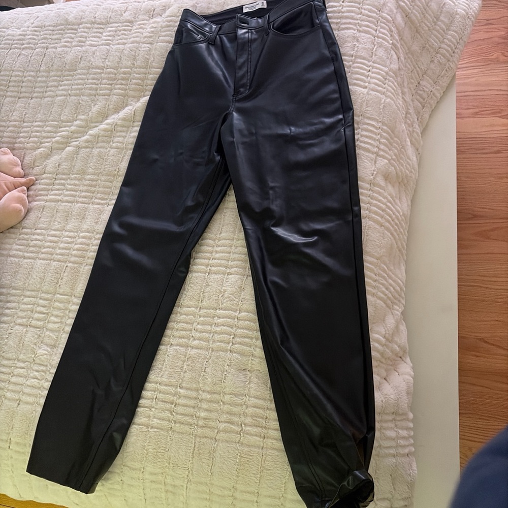 Abercrombie & Fitch Black Ultra High Rise Pants Abercrombie curve love